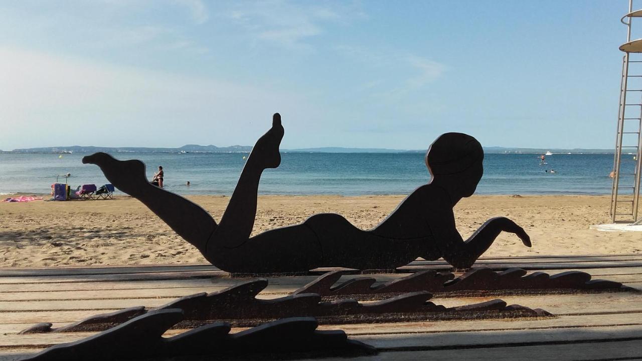 Appartement Première Ligne de mer avec piscine Roses Extérieur photo