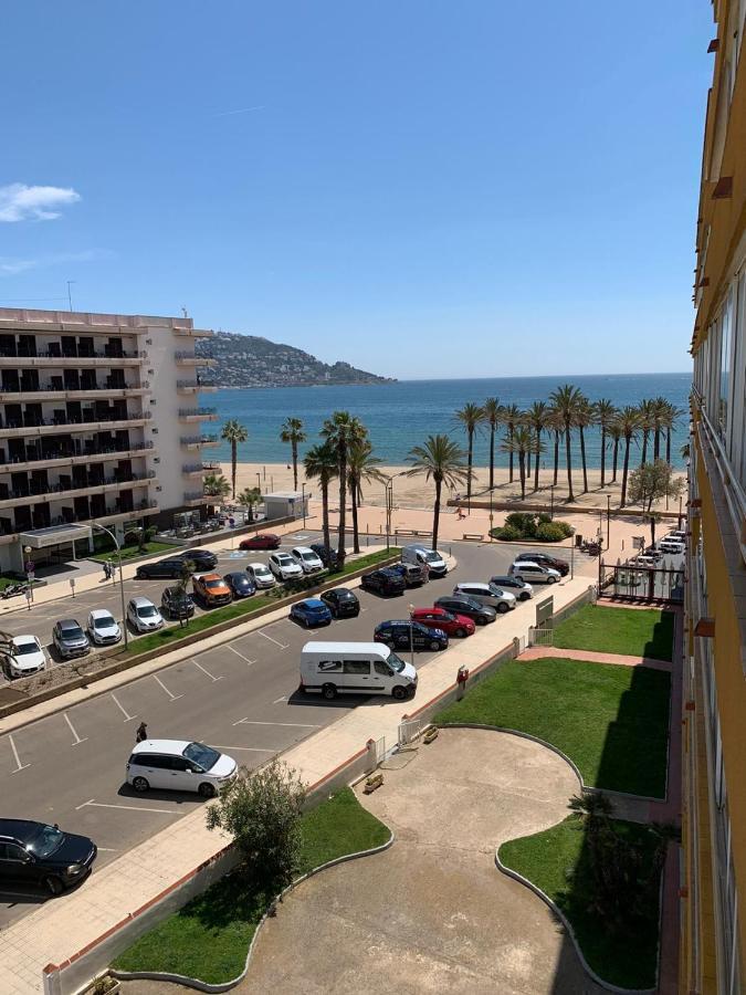 Appartement Première Ligne de mer avec piscine Roses Extérieur photo