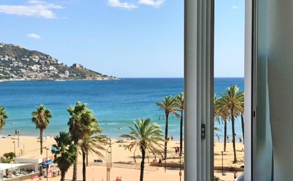 Appartement Première Ligne de mer avec piscine Roses Extérieur photo