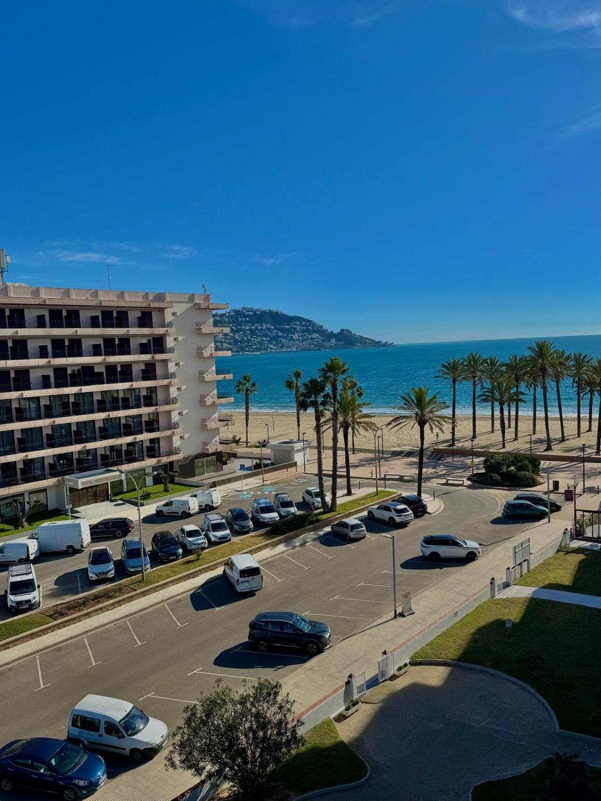 Appartement Première Ligne de mer avec piscine Roses Extérieur photo