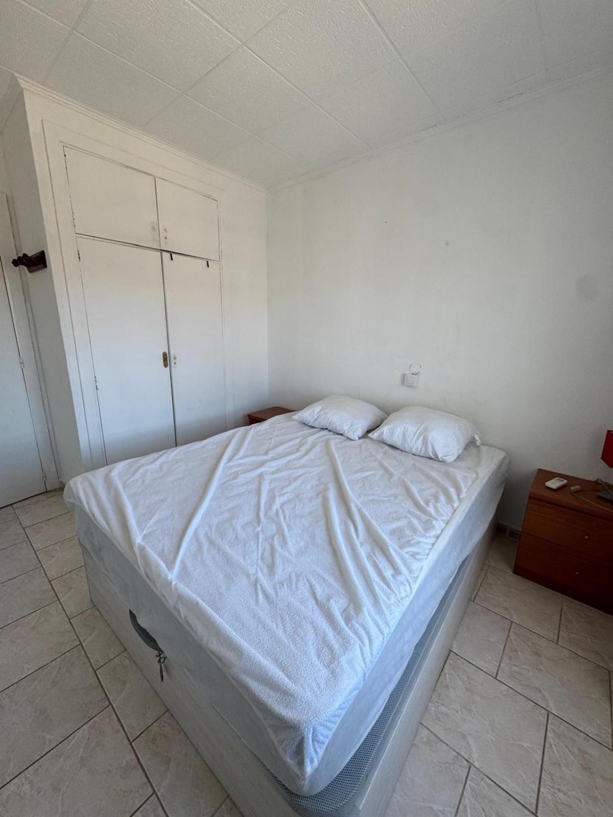 Appartement Première Ligne de mer avec piscine Roses Extérieur photo