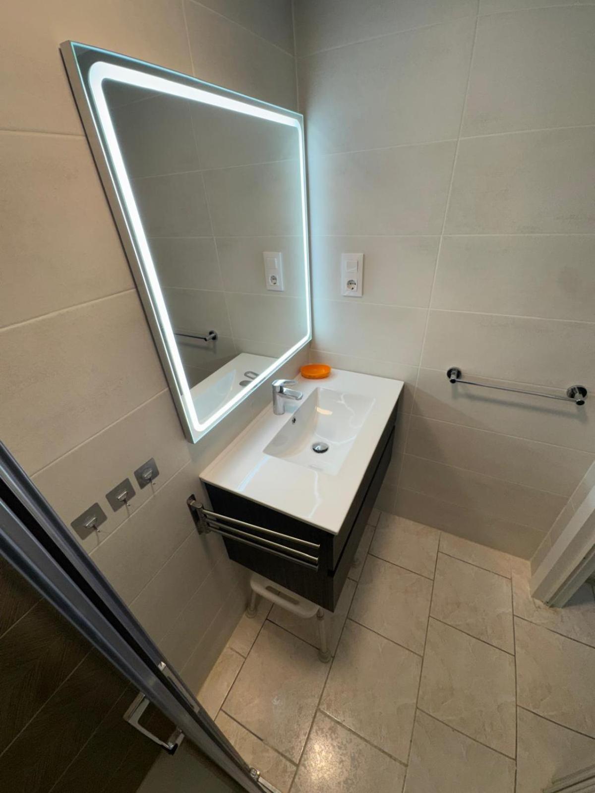 Appartement Première Ligne de mer avec piscine Roses Extérieur photo